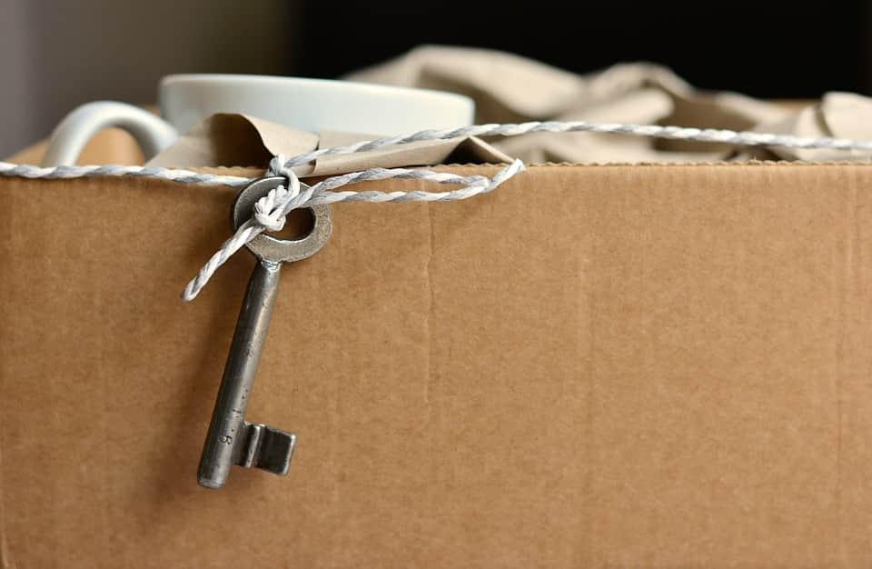 Toronto movers' box. Get a price estimate online and book professional movers in Toronto.